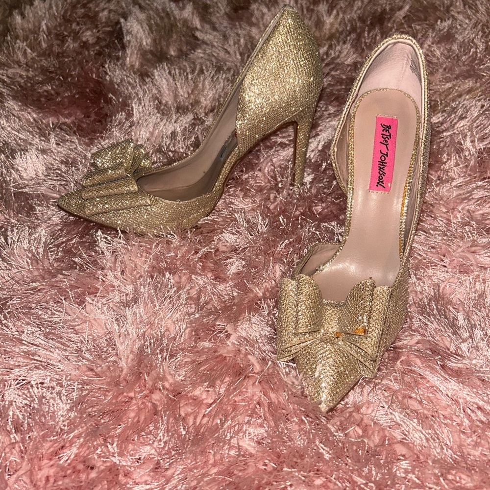 Betsy Johnson Gold Sparkly Heels